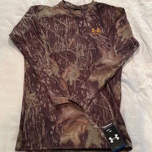 Under armour mens compression camo print long sleeve shirt.  Size XXL.  NWT.